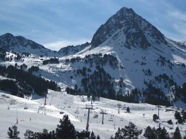 ANDORRA_GRANDVALIRA_GRAU_ROIG_SKI_RESORT_PYRENEES_LANDSCAPE