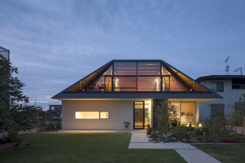 02_naoi-house-large-roof