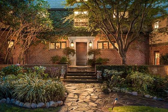 1D274906195771-betty-grables-home.blocks_desktop_medium